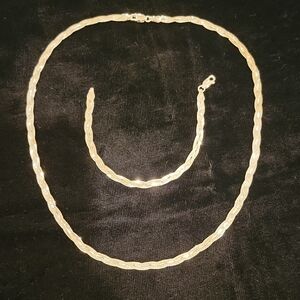 Elegant Gold Necklace and Bracelet Set